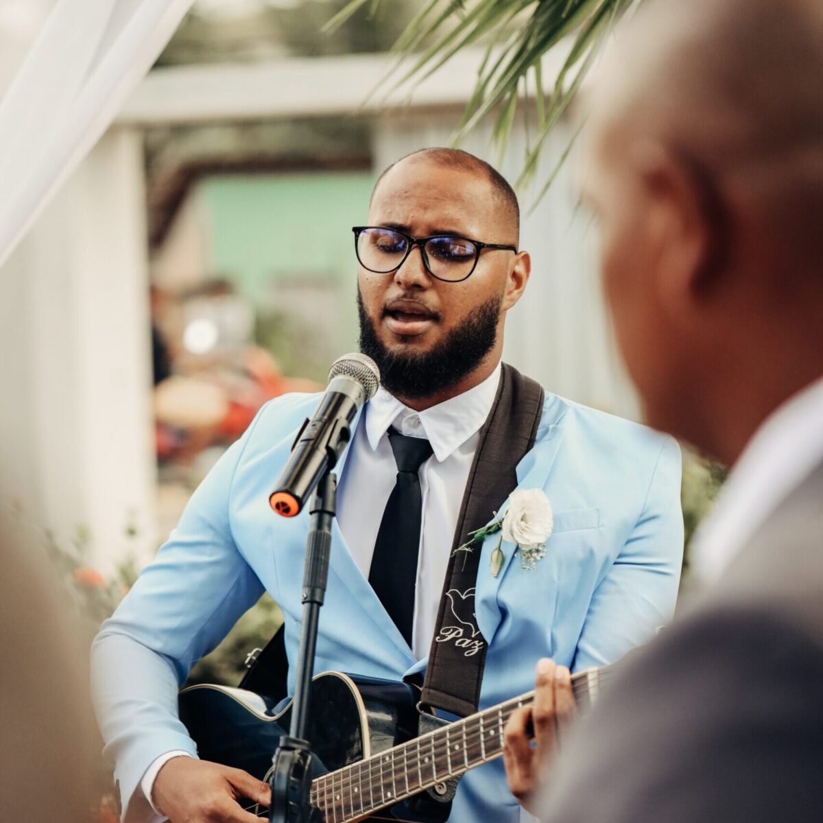 Top 5 Qualities to Look for in a Wedding Singer